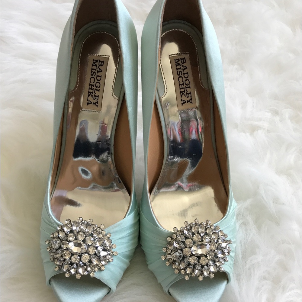 Badgley Mischka pettal heels