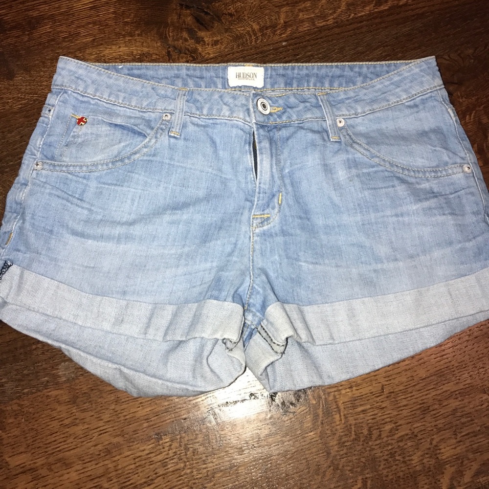 Classic cuffed shorts