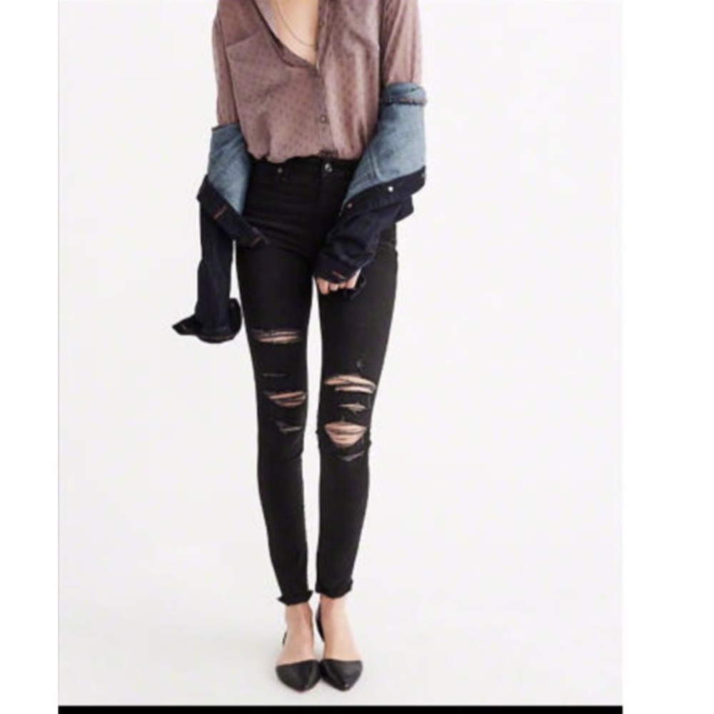 ✨LAST ONES CLEARANCE✨Black shredded jeans - Picture 2 of 5