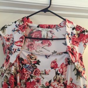 Large WHBM floral top 💗