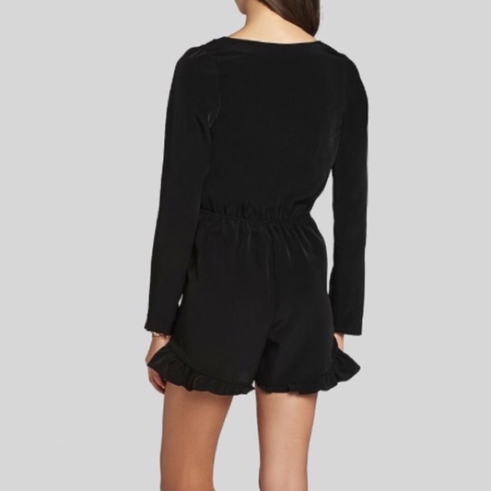 BCBGeneration Ruffled Romper Size M BNWOT - Picture 2 of 5