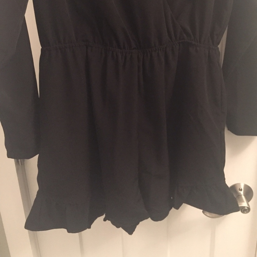 BCBGeneration Ruffled Romper Size M BNWOT - Picture 5 of 5