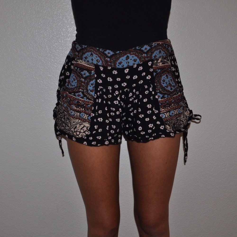 Patterned flowy shorts