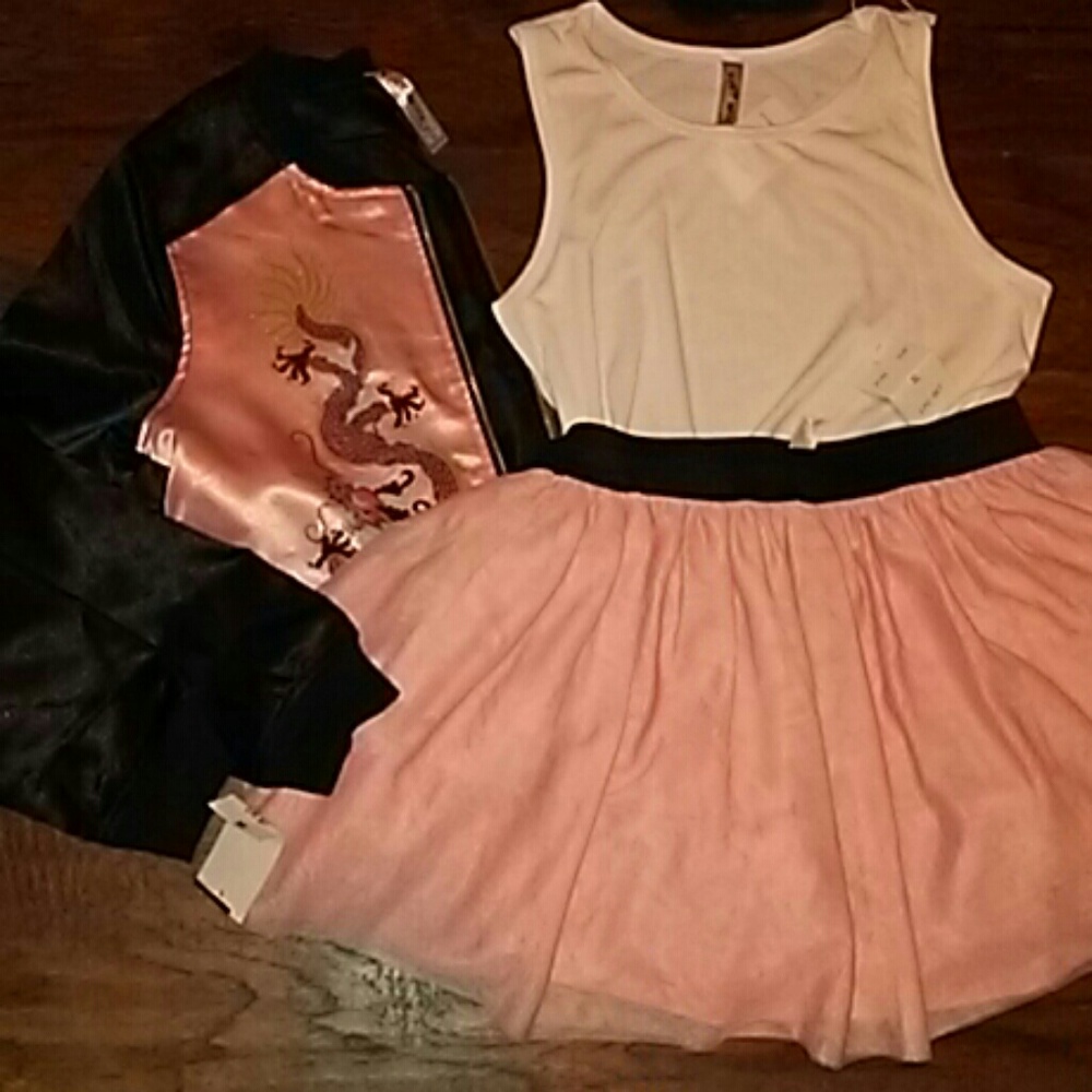 New 3p. Summer Outfit Set Org.$60