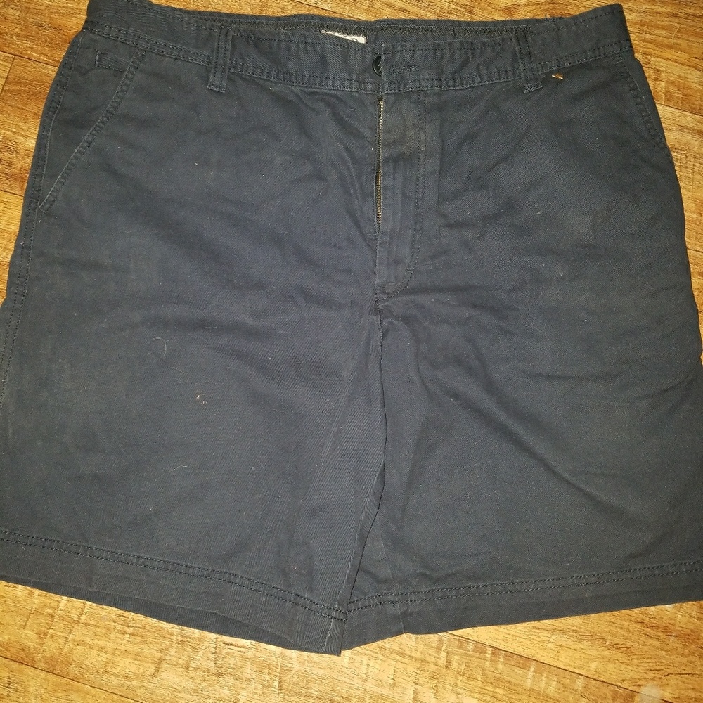 Izod shorts size 38