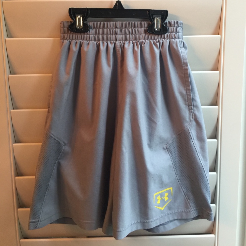Under Armour boys grey tennis style shorts. Size S