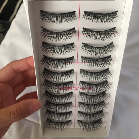 False eyelashes - Picture 2 of 2