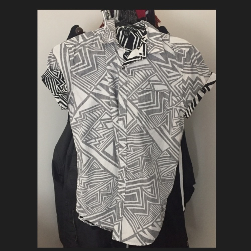 Forever 21 men's short sleeve button-up