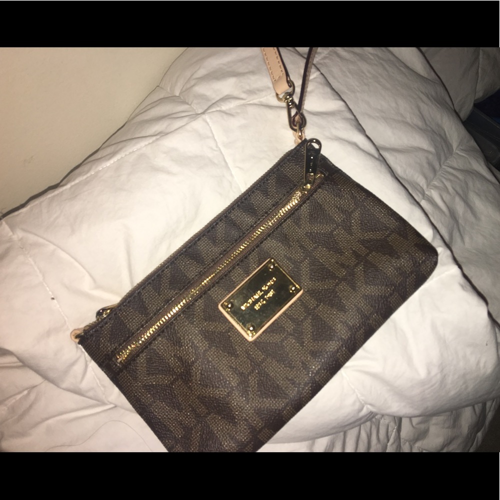 Michael kors large wristlet