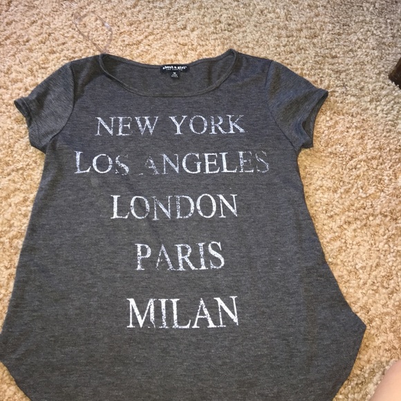 Dark grey graphic tee !! Size small - Picture 1 of 1