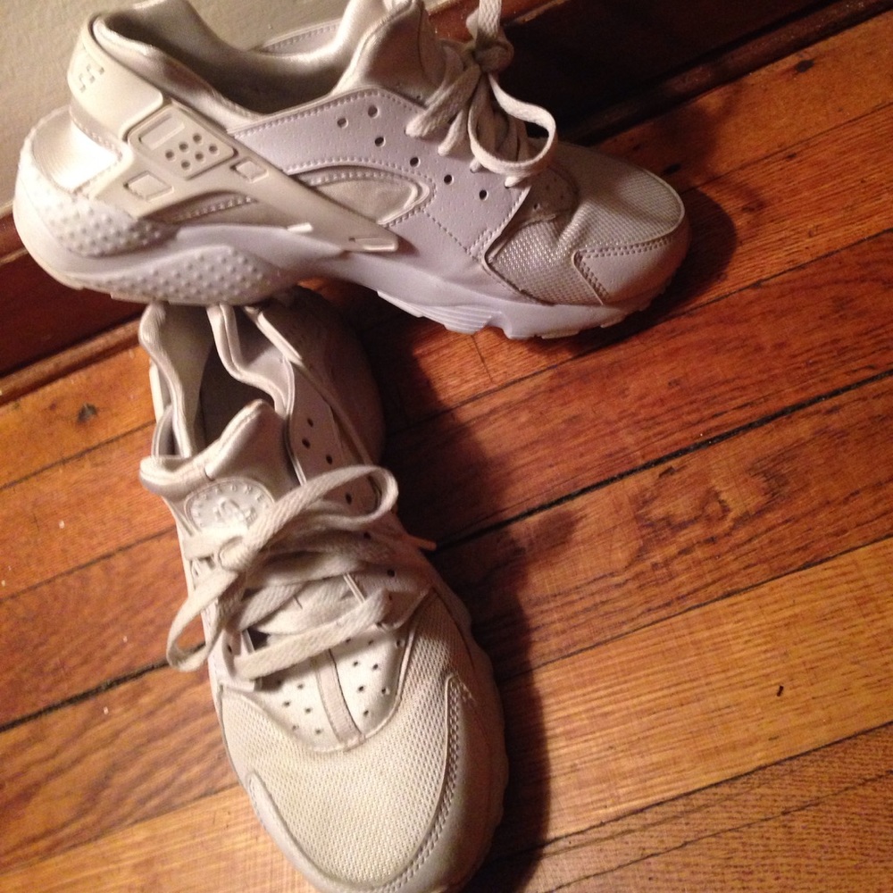 White Nike Hurrache's