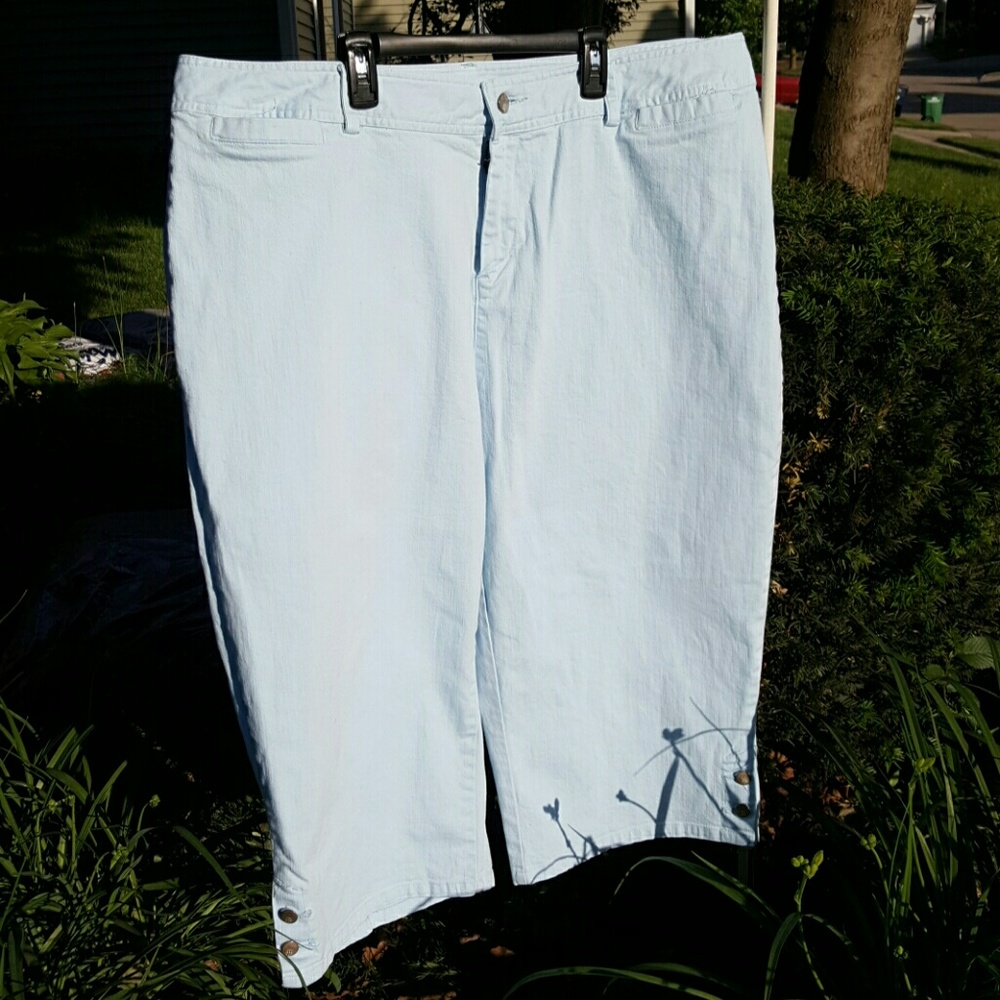 Bill Blass Capris