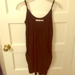 BLACK LOOSE ON TOP TIGHT ON BOTTOM