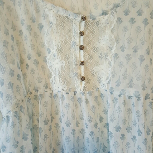 NWOT Printed boho blouse. - Picture 2 of 3