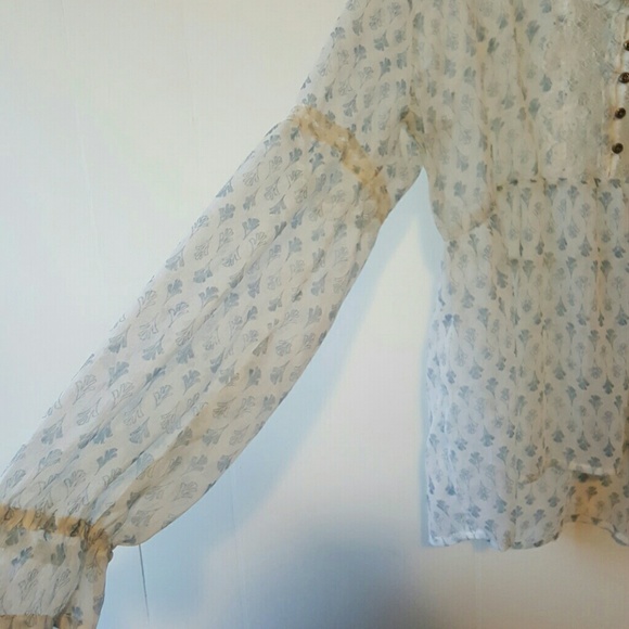 NWOT Printed boho blouse. - Picture 3 of 3
