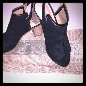Black peep toe block heel