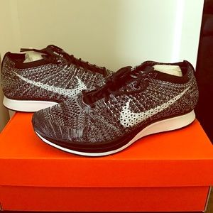 ✨SOLD✨ Nike flynit racer
