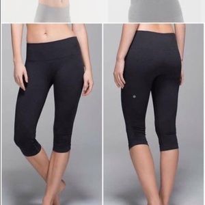 lululemon dark grey crops size 2