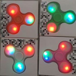 2 LED LIGHT UP SPINNERS