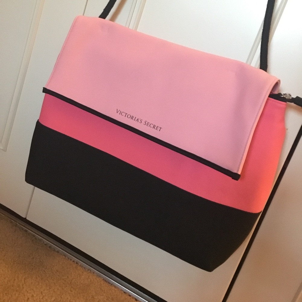 BRAND NEW VICTORIA SECRET COOLER