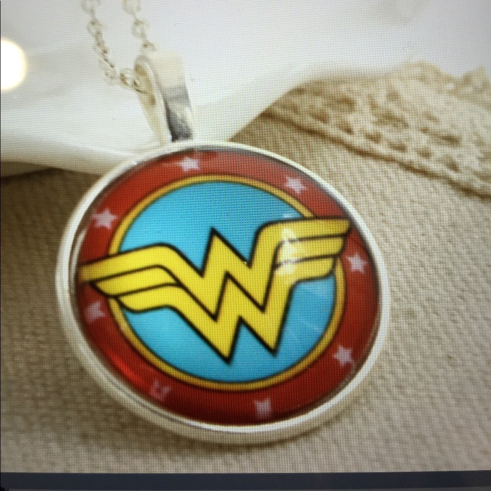 Wonder Woman Fashion Necklace/New