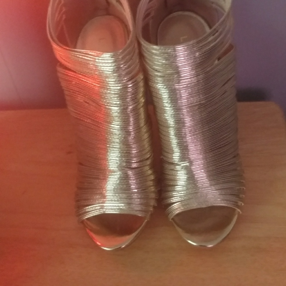 Gold heels size 7.5