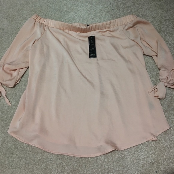 Apt. 9 Tops - 50% off Bundles! NWT Apt. 9 Off the Shoulder Top