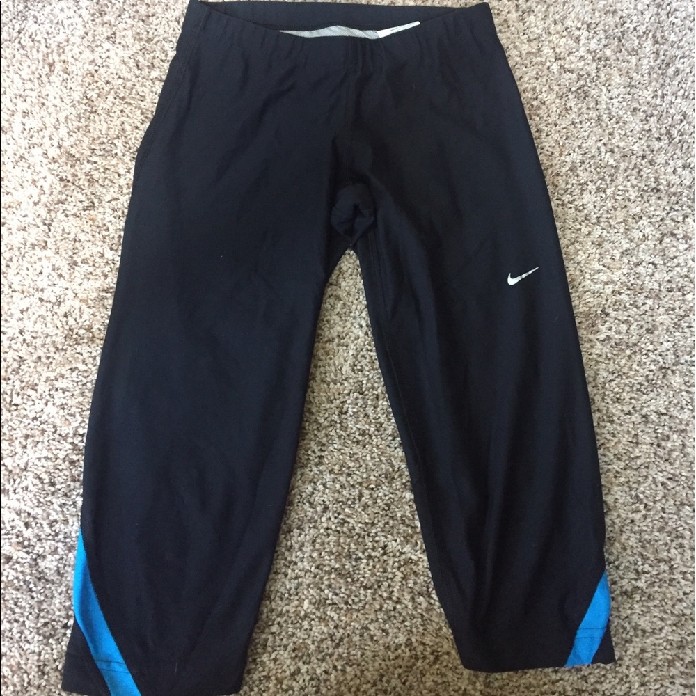SOLD Nike Cropped Leggings