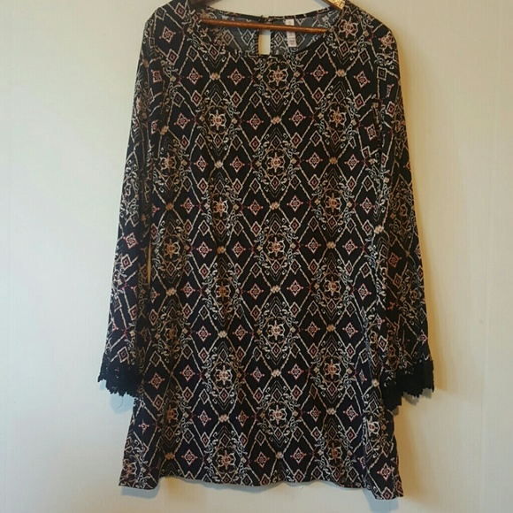 Lace trim bell sleeve dress. - Picture 1 of 2