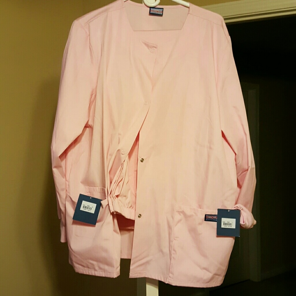 NWT SOFT PINK SCRUB SET WITH SCRUB TOP (NWOT).