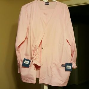 NWT SOFT PINK SCRUB SET WITH SCRUB TOP (NWOT).