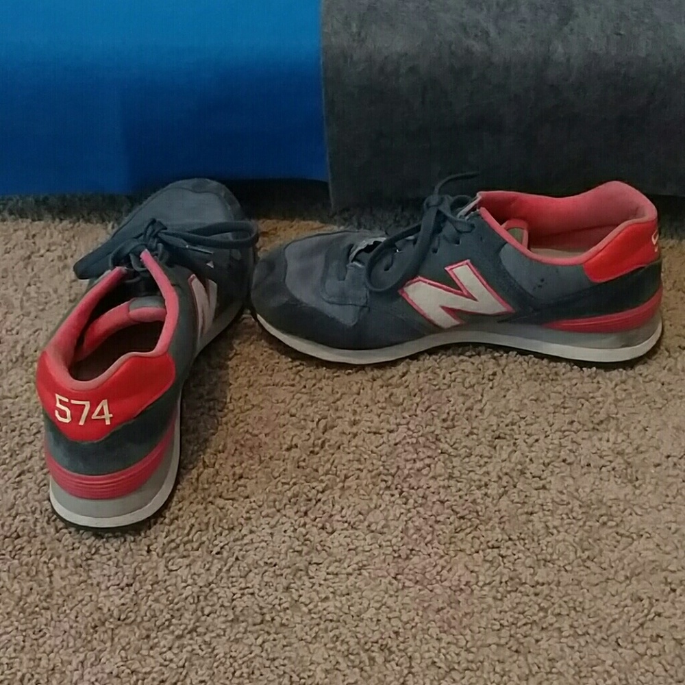 Women's size 9 New Balance 574