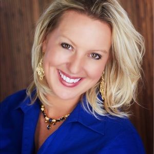 Meet your Posher, Lara