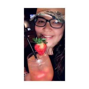 Meet your Posher, Laura