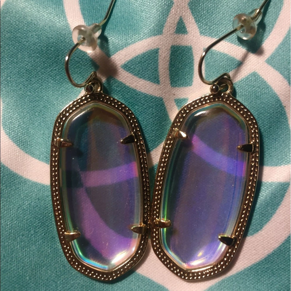 Close-ups of Kendra Scott Coating/Finishing