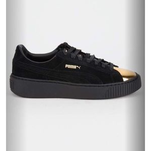 Brand New Puma suede gold tipped Sneakers