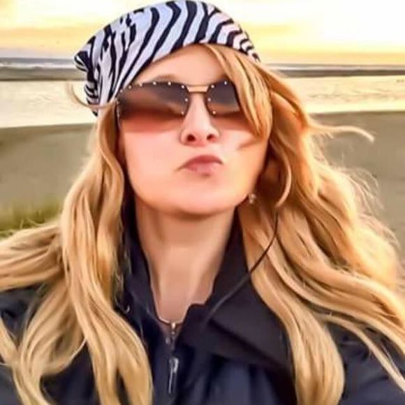 Meet your Posher, Rachel - Picture 1 of 1