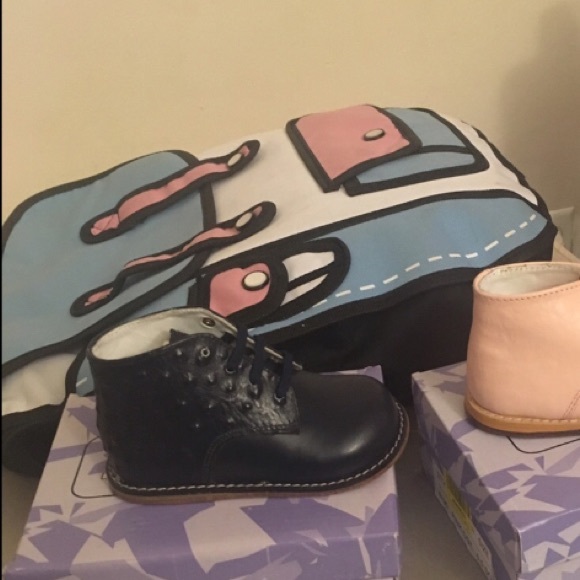 Toddler's walking shoes - Picture 3 of 4