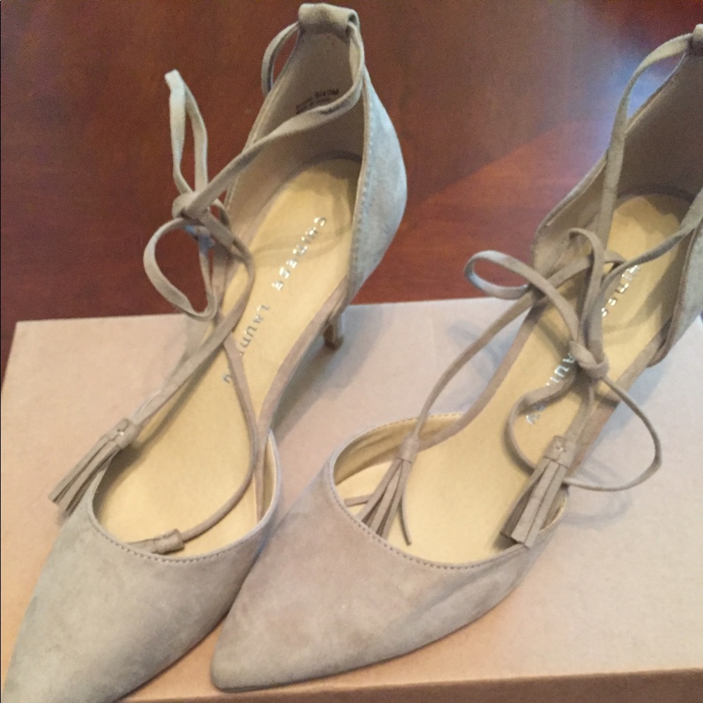 NWT stone or tan looking wrap around pumps