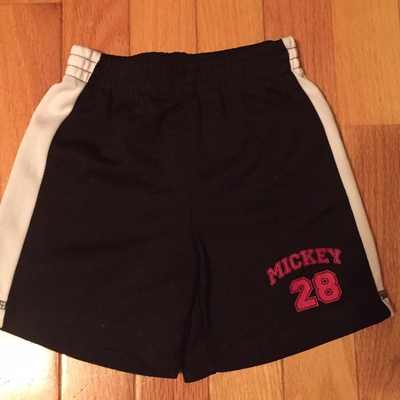 Disney Mickey matching short & T set - Picture 3 of 6