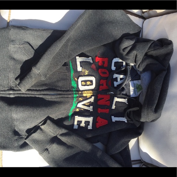 Large in Juniors California zip up sweater - Picture 3 of 3