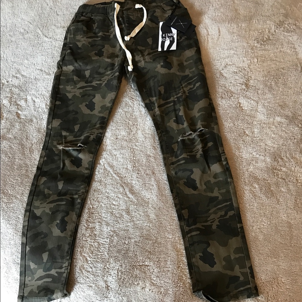 Camo joggers. American Bazi