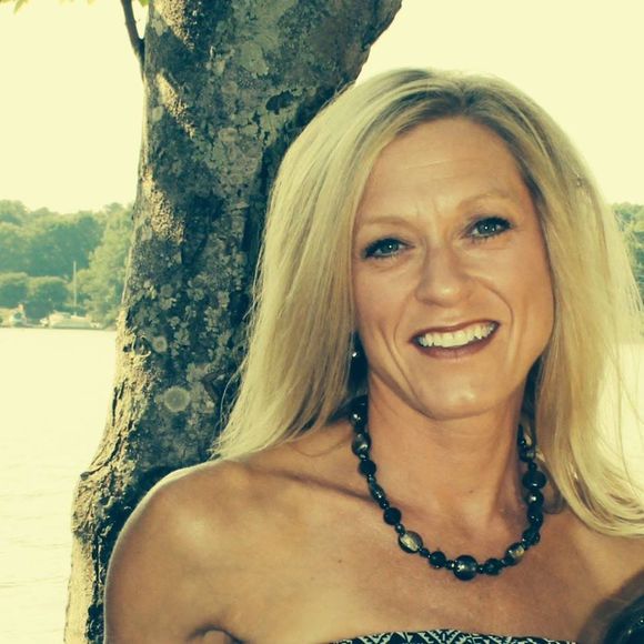 Meet your Posher, Cassandra - Picture 1 of 1