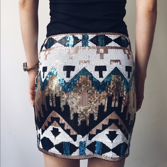 FITS AS SIZE S. colorful sequin skirt - Picture 2 of 5