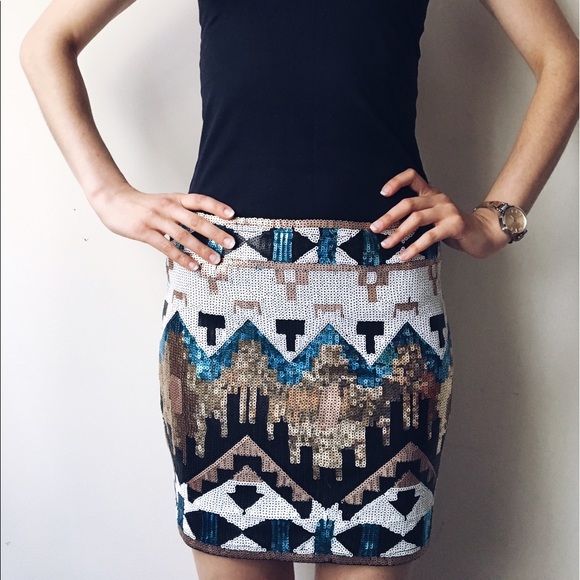 FITS AS SIZE S. colorful sequin skirt - Picture 3 of 5