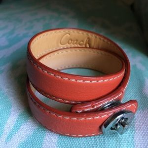 ⚡️ SALE ⚡️Leather Coach Wrap Bracelet