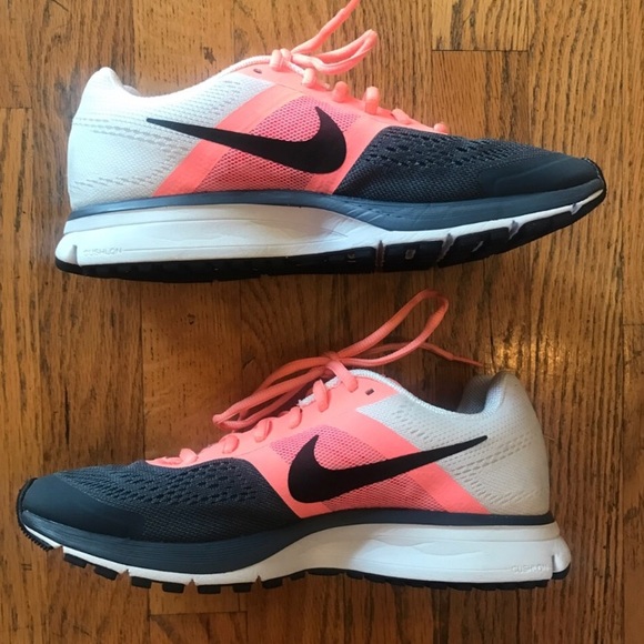 Nike Shoes - Nike Pegasus sneakers. GREAT condition!!