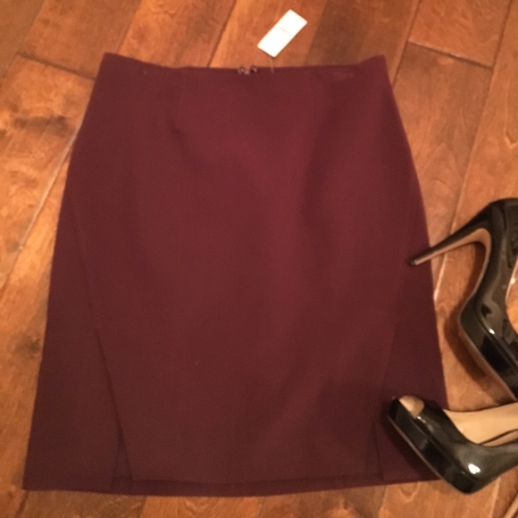 White House Black Market Dresses & Skirts - WHBM dress skirt in maroon NWT