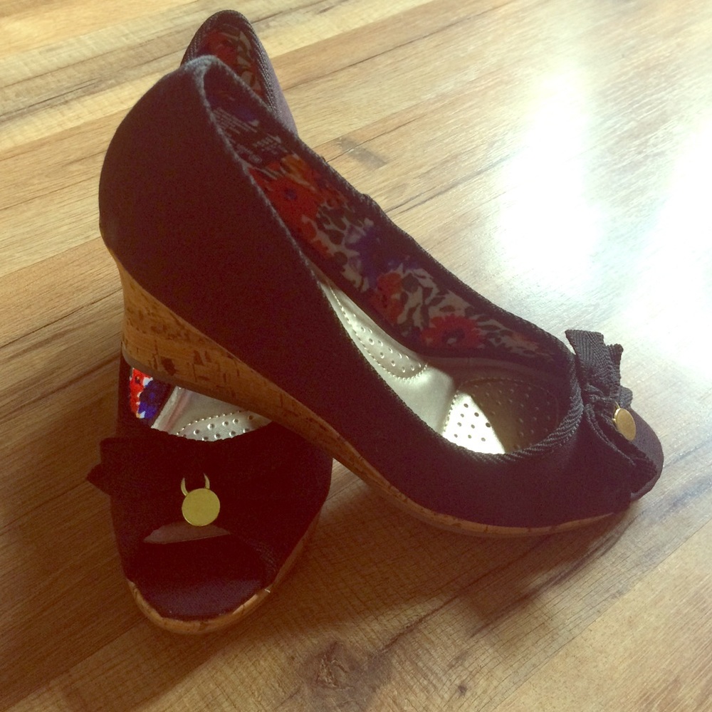 NWT black wedges!🖤