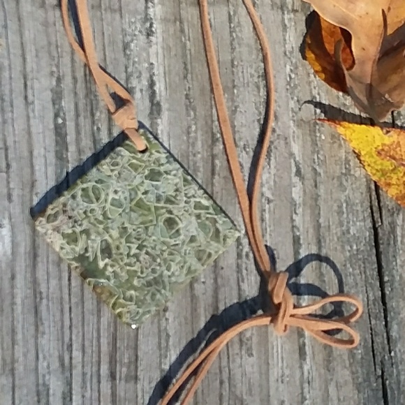 Greene Jasper suede tie necklace gorgeous stone! - Picture 1 of 6
